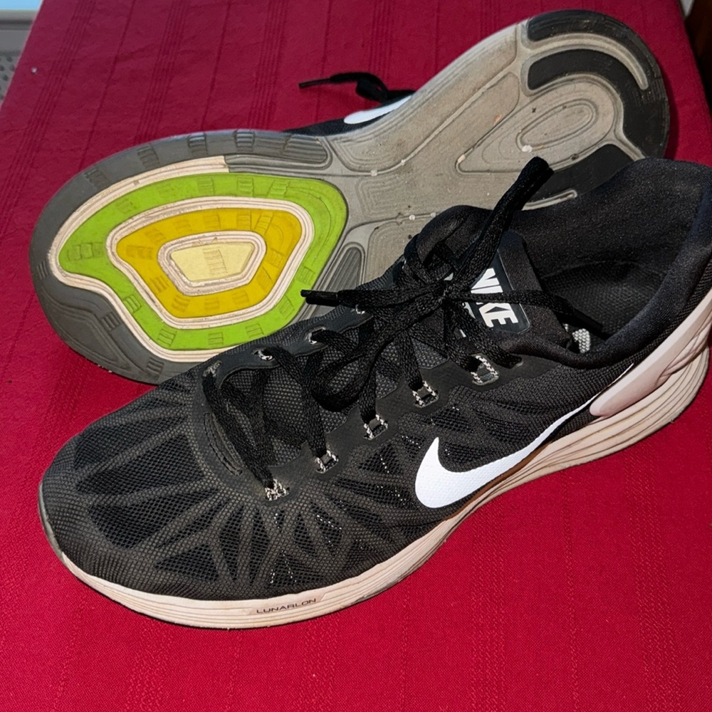 Men’s Black Nike Sneakers